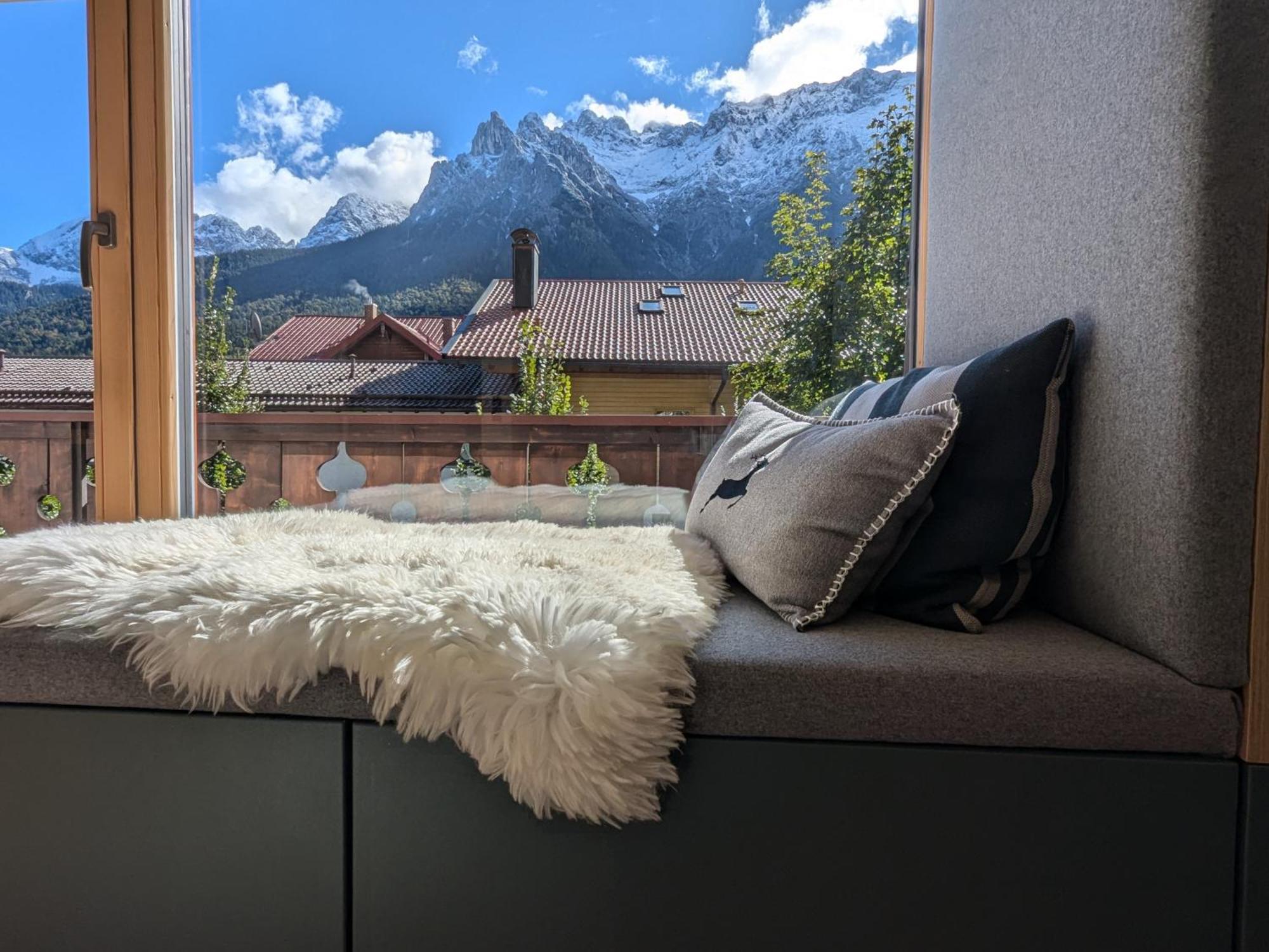 Die Karwendelsuite - 5 Sterne Fewo Mit Bestem Bergblick, Zentrumsnah & Ruhig Gelegen, Familienfreundlich Mittenwald Exterior photo